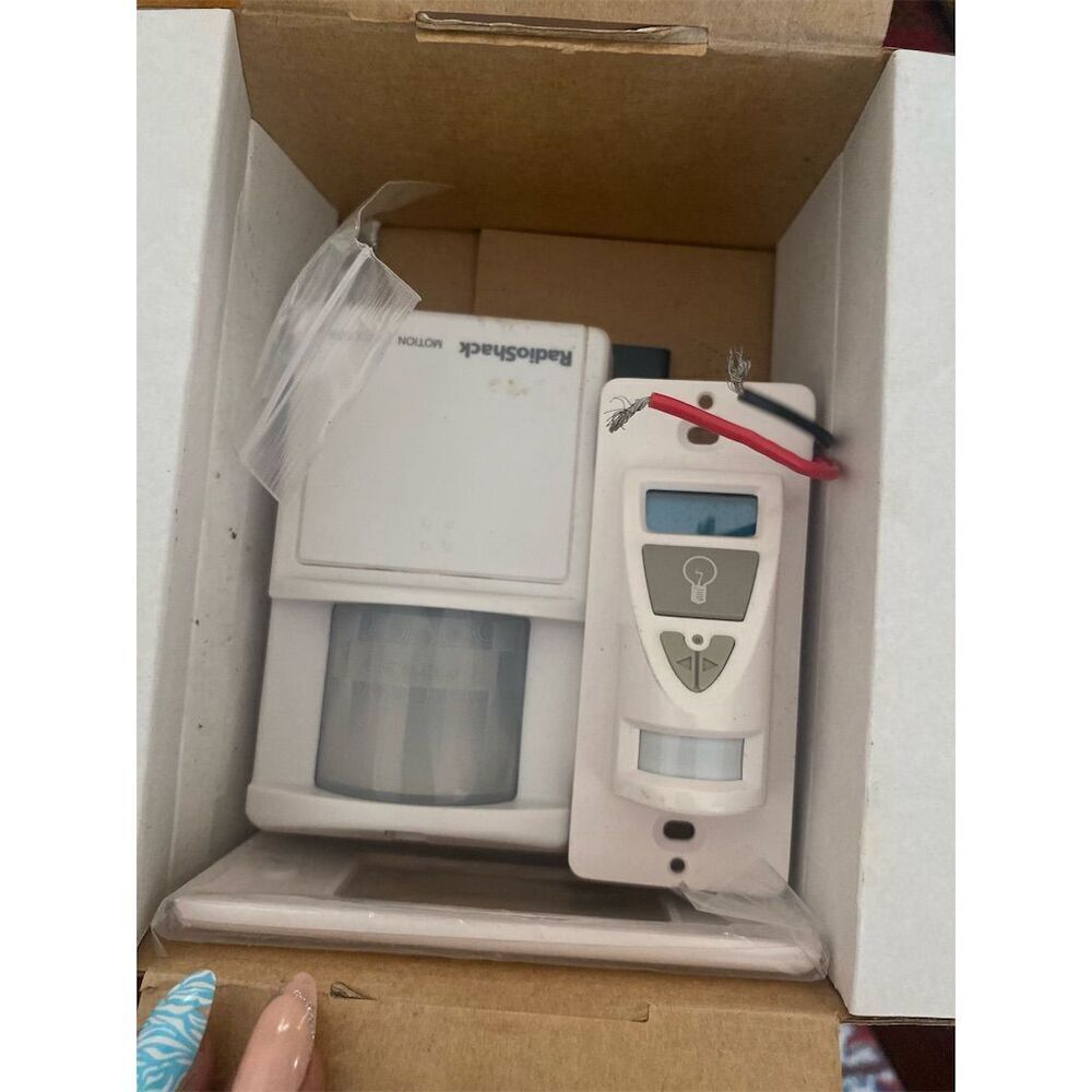 Sharper Image Automatic Light Controller with Motion & Sound Sensor - Picture 5 of 14